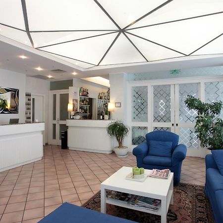 Hotel Antibes Риччоне Екстер'єр фото