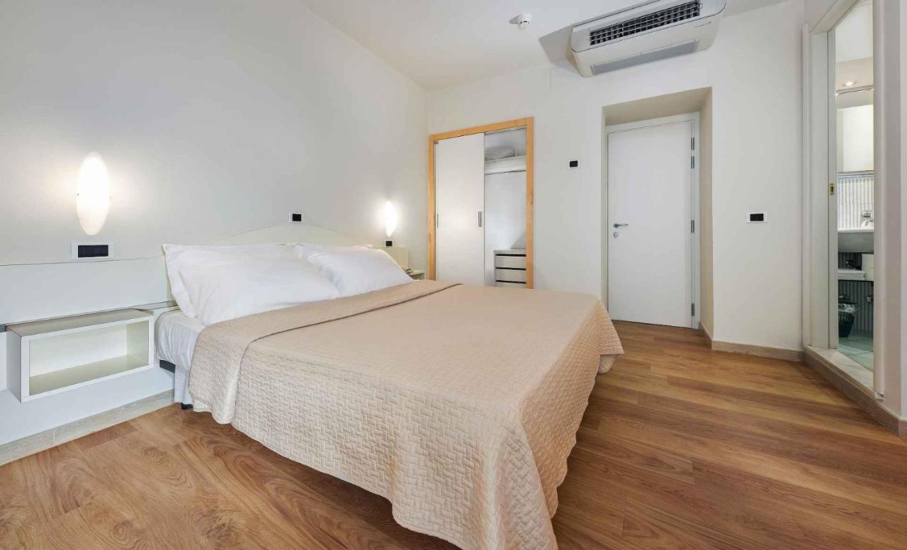 Hotel Antibes Риччоне Екстер'єр фото