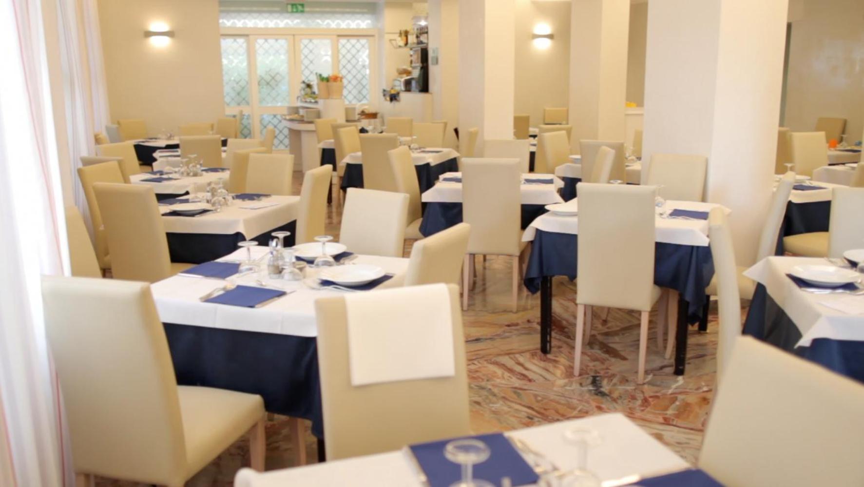 Hotel Antibes Риччоне Екстер'єр фото