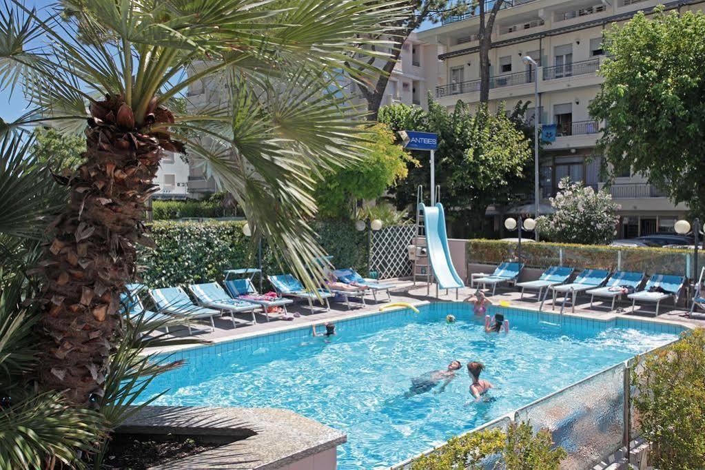 Hotel Antibes Риччоне Екстер'єр фото