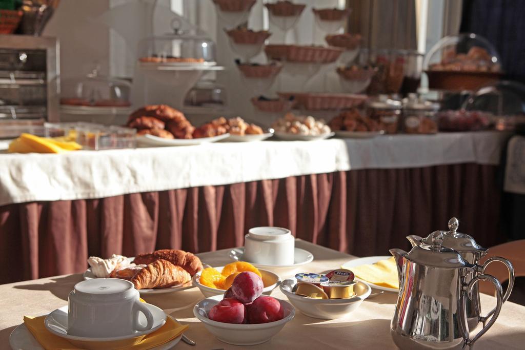 Hotel Antibes Риччоне Екстер'єр фото